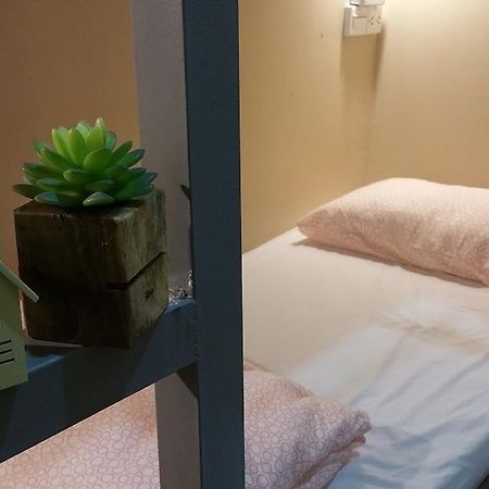 Green Home Hostel And Massage Bangkok Eksteriør billede