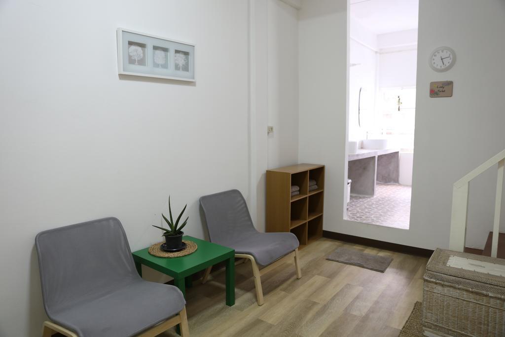 Green Home Hostel And Massage Bangkok Eksteriør billede
