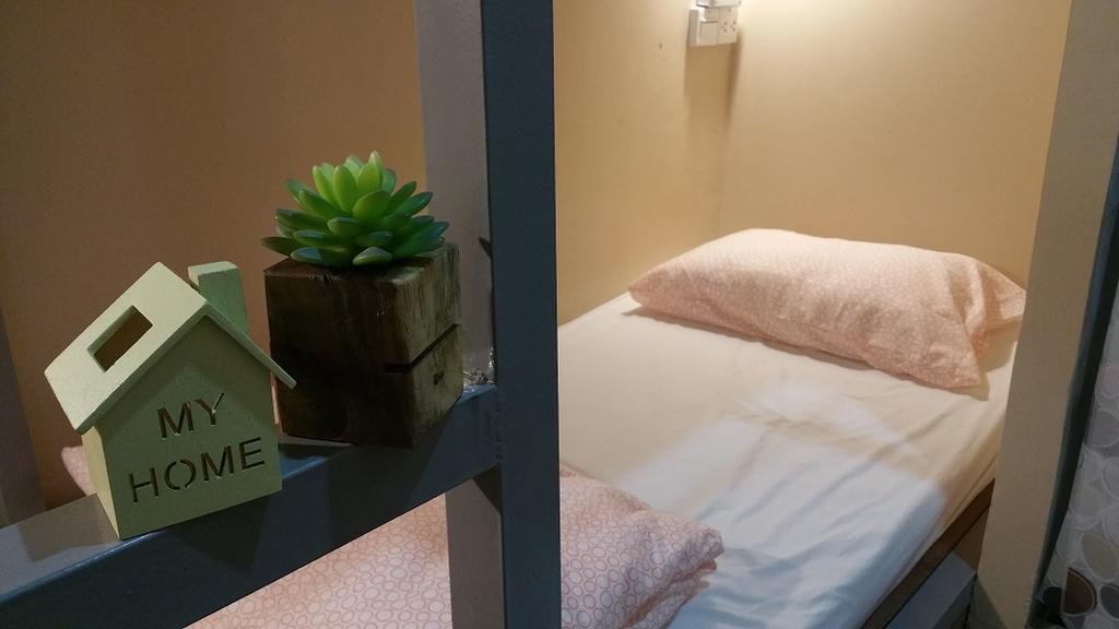 Green Home Hostel And Massage Bangkok Eksteriør billede
