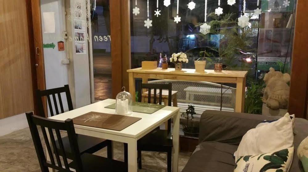 Green Home Hostel And Massage Bangkok Eksteriør billede